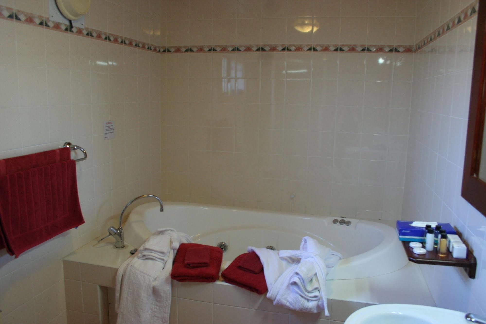 Great Escape Lofts Aparthotel กลอสเตอร์ ภายนอก รูปภาพ