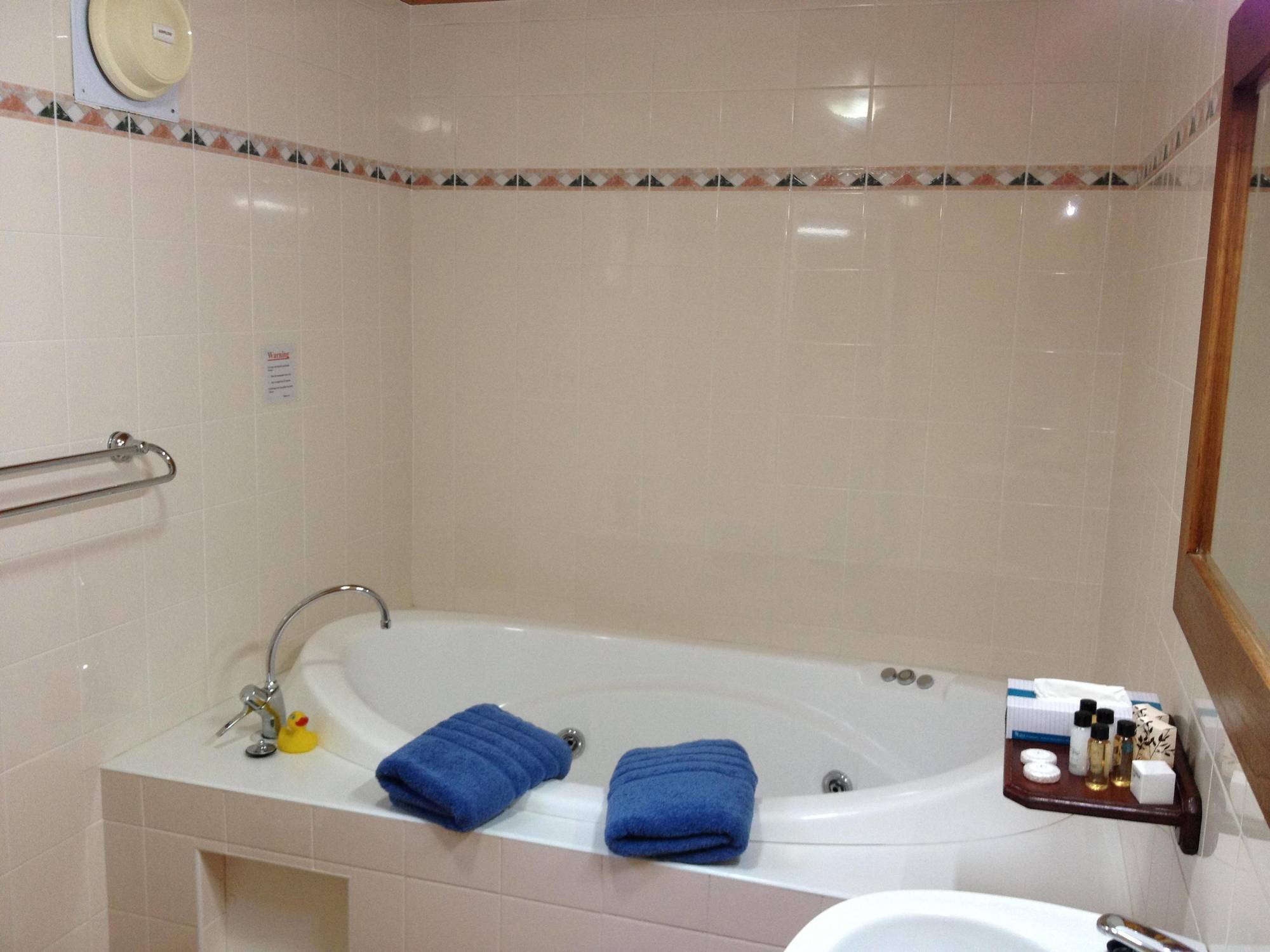 Great Escape Lofts Aparthotel กลอสเตอร์ ภายนอก รูปภาพ